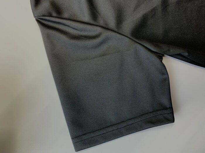 Detalle manga playera polo KRAL